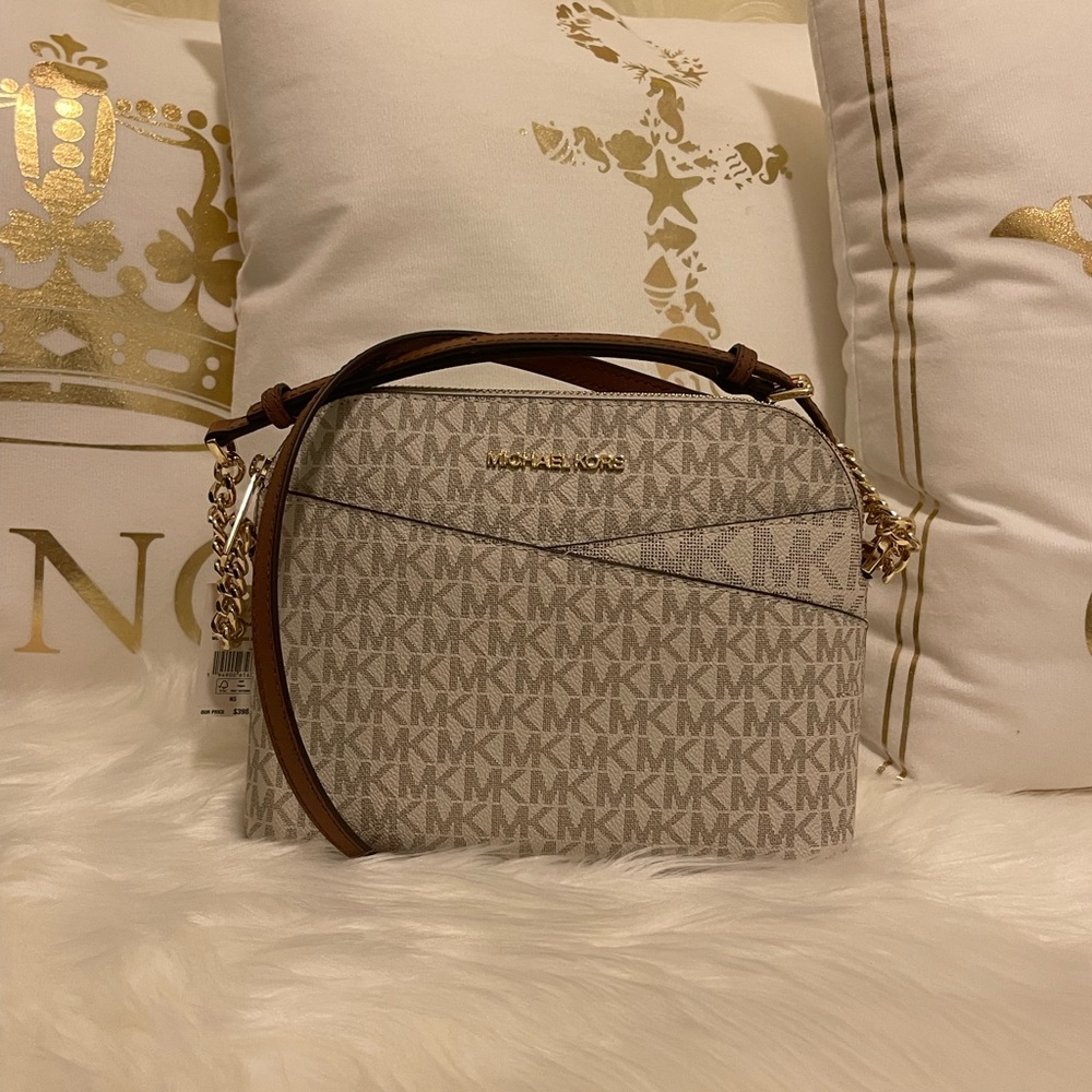 (PRICE IS FIRMED)NWT- MICHEAL KORS JET SET (Vanilla) TRAVEL CROSSBODY BAG - Picture 3 of 11